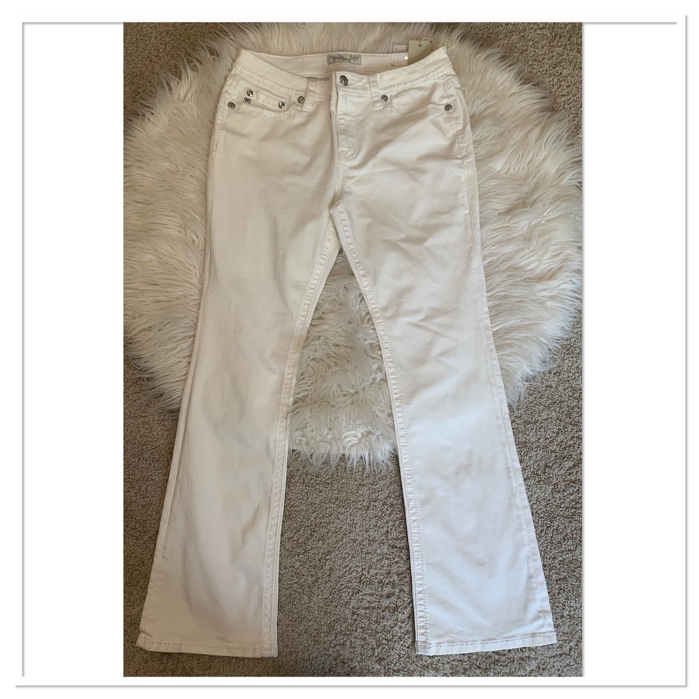 NWT Miss Me Mid Rise Wing Embellished Boot Cut Jeans White Size 34 x 34